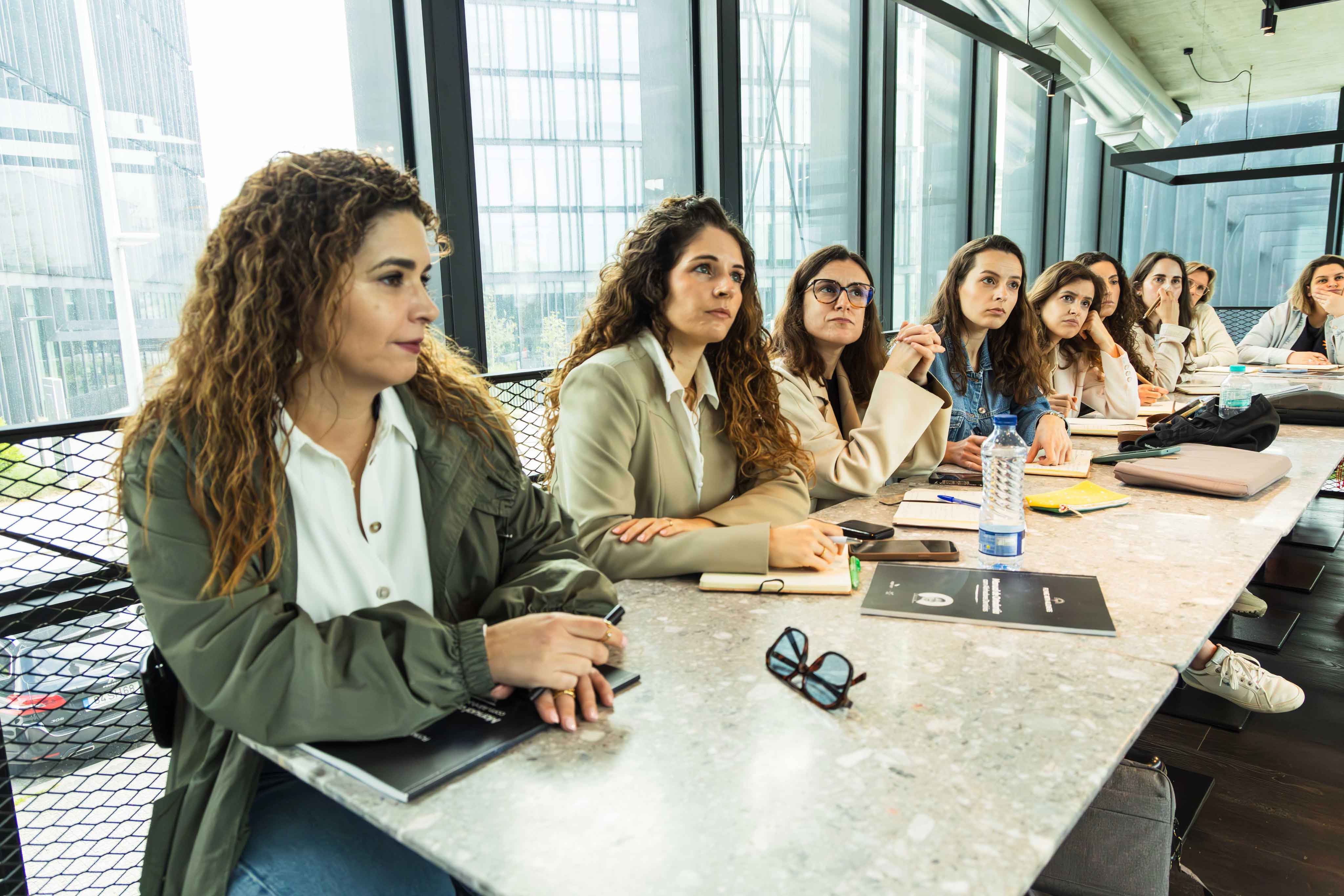 Alunos durante uma aula do Flying With Aligners